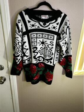Vintage Looking Good Black/White Knit Sweater & Red Rose Accents estimate Large